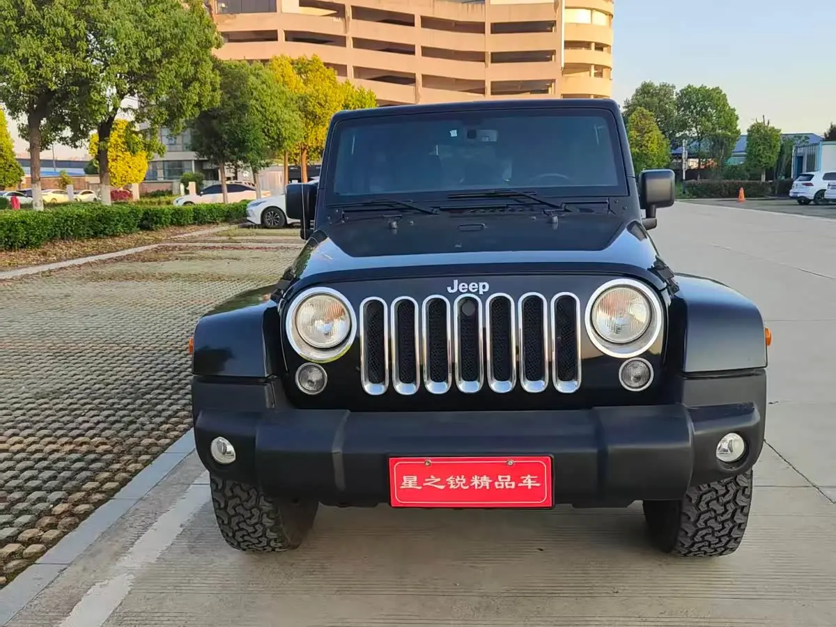 Jeep Wrangler 2016 — Photo 2/20