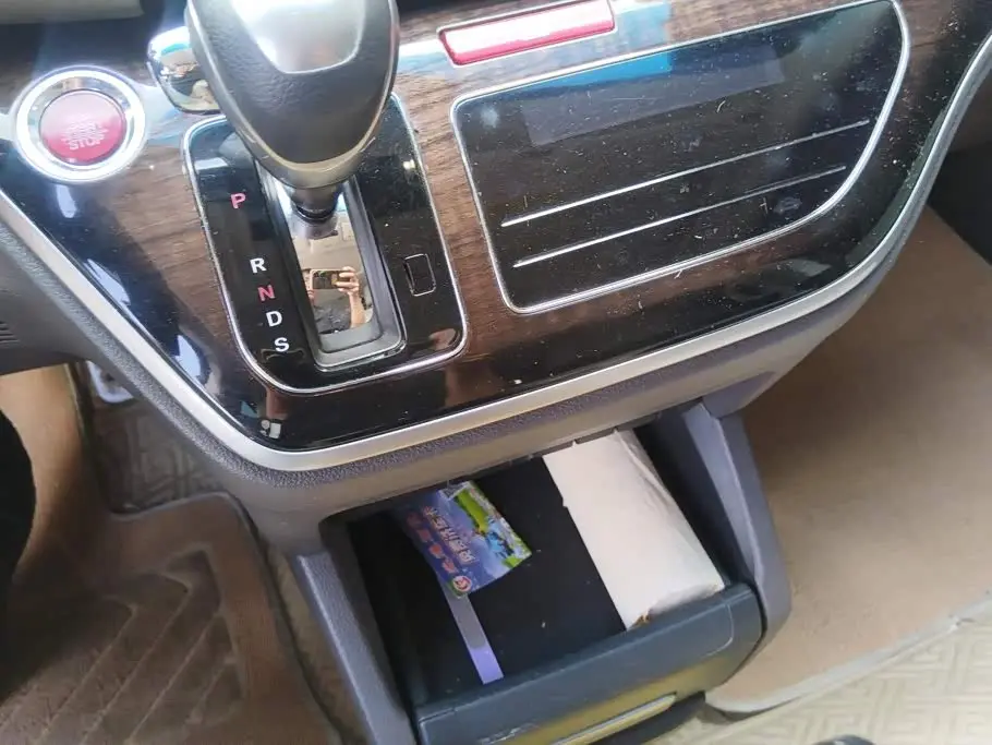 Honda Odyssey 2017 — Şəkil 16/16