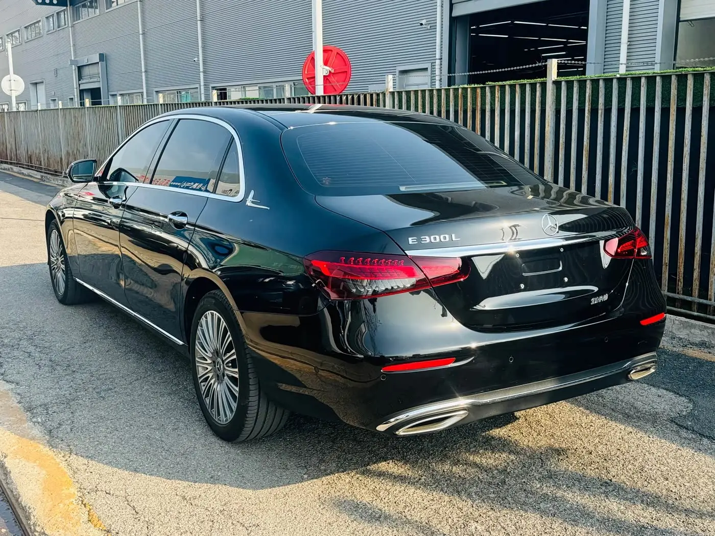 Mercedes-Benz E-Class 2022 — Photo 10/20