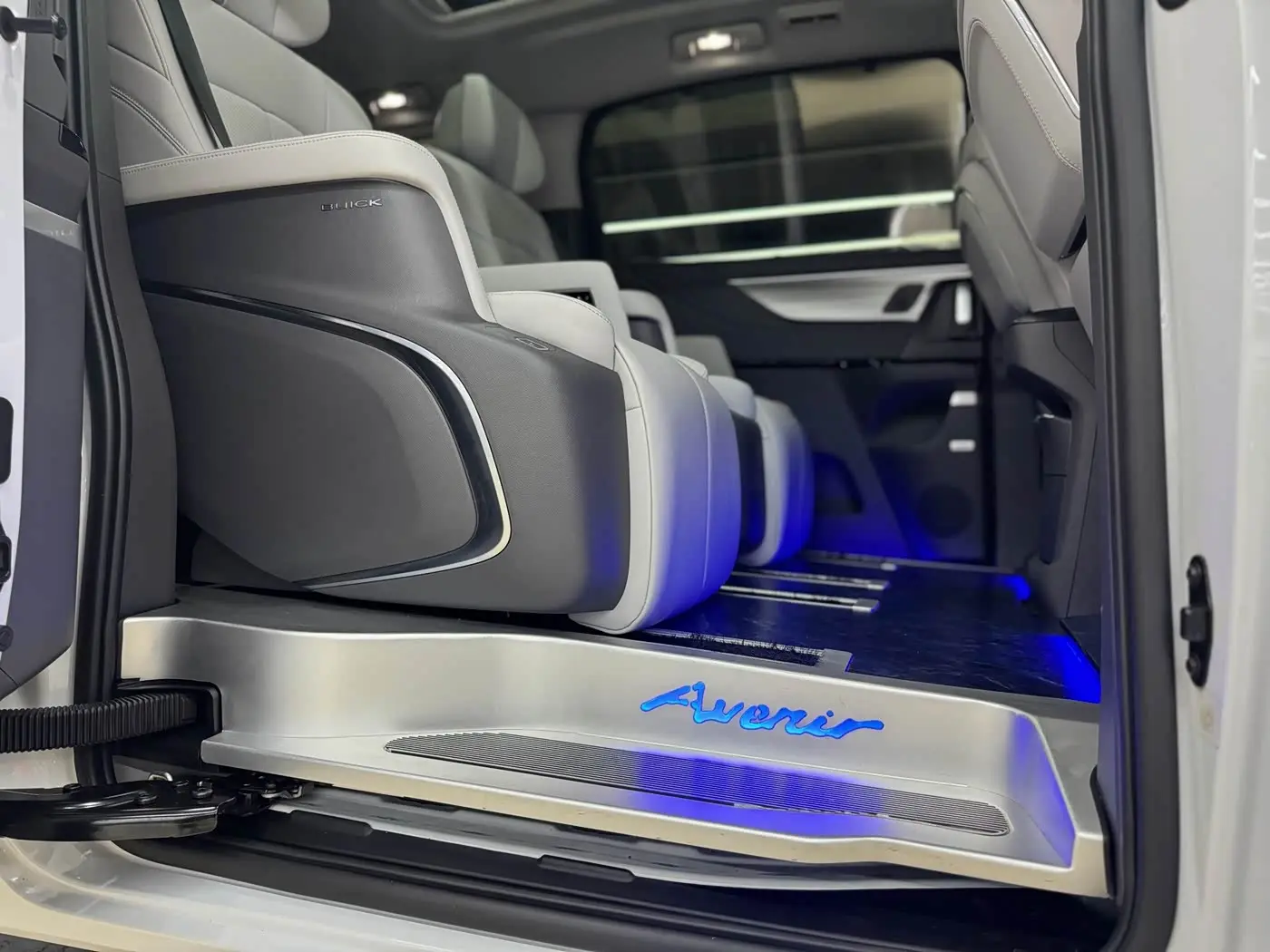 Buick GL8 2024 — Photo 13/20