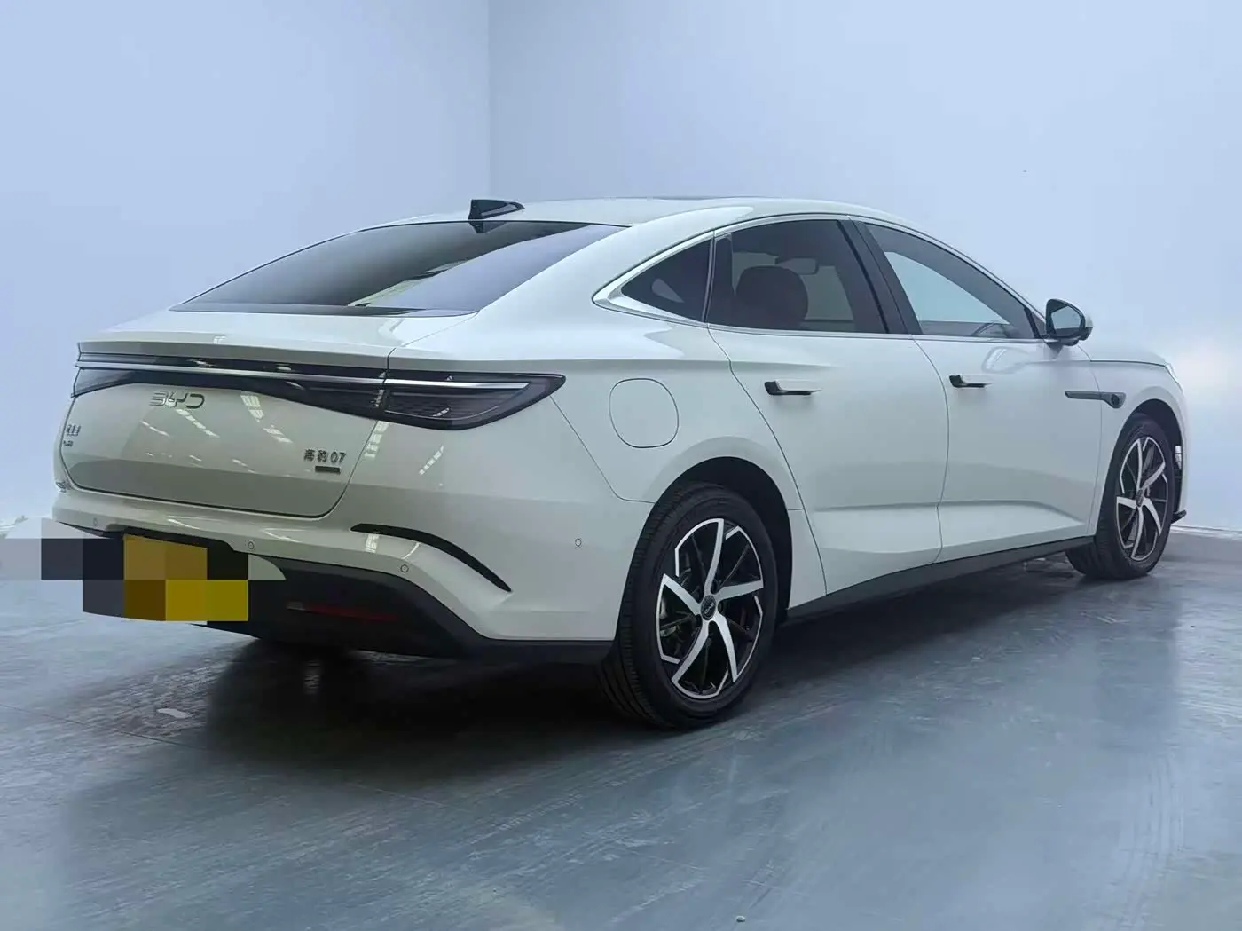 BYD Seal 07 DM-i 2025 — Фото 8/10
