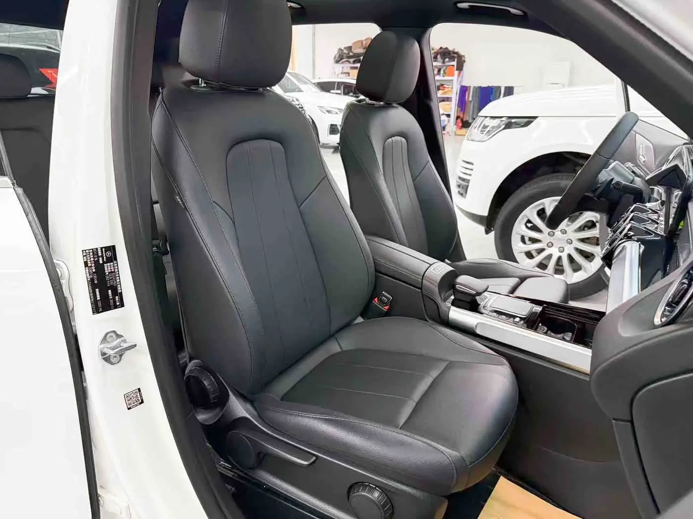 Mercedes-Benz GLB 2023 — Фото 15/20