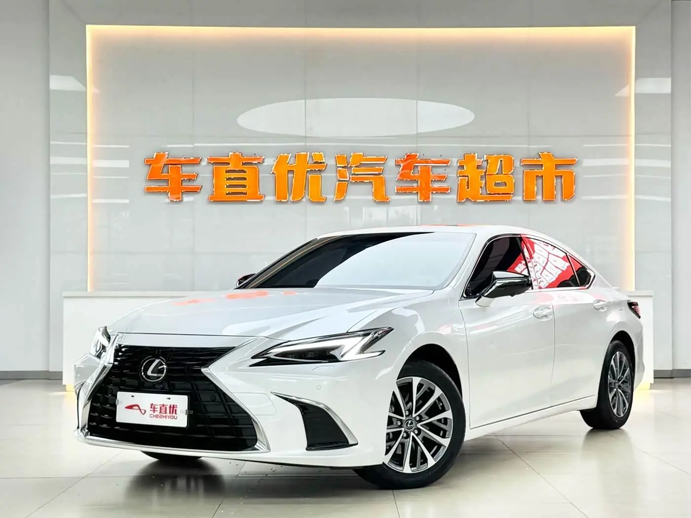 Lexus ES 2025 — Фото 1/20