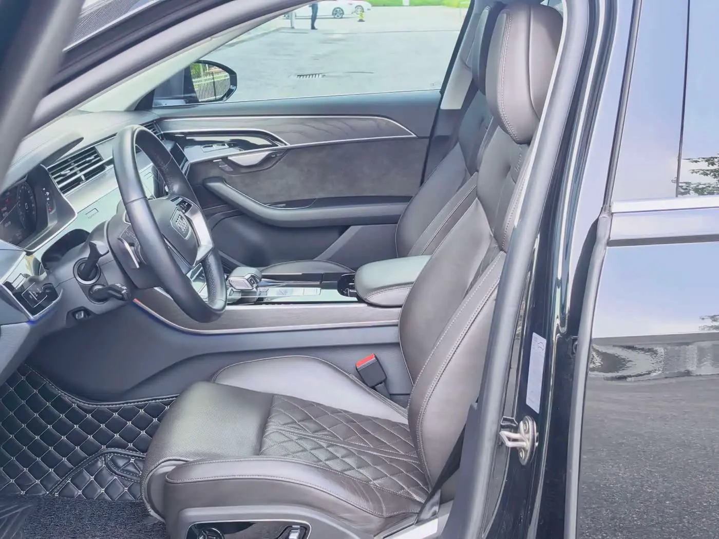 Audi A8 2022 — Photo 10/18
