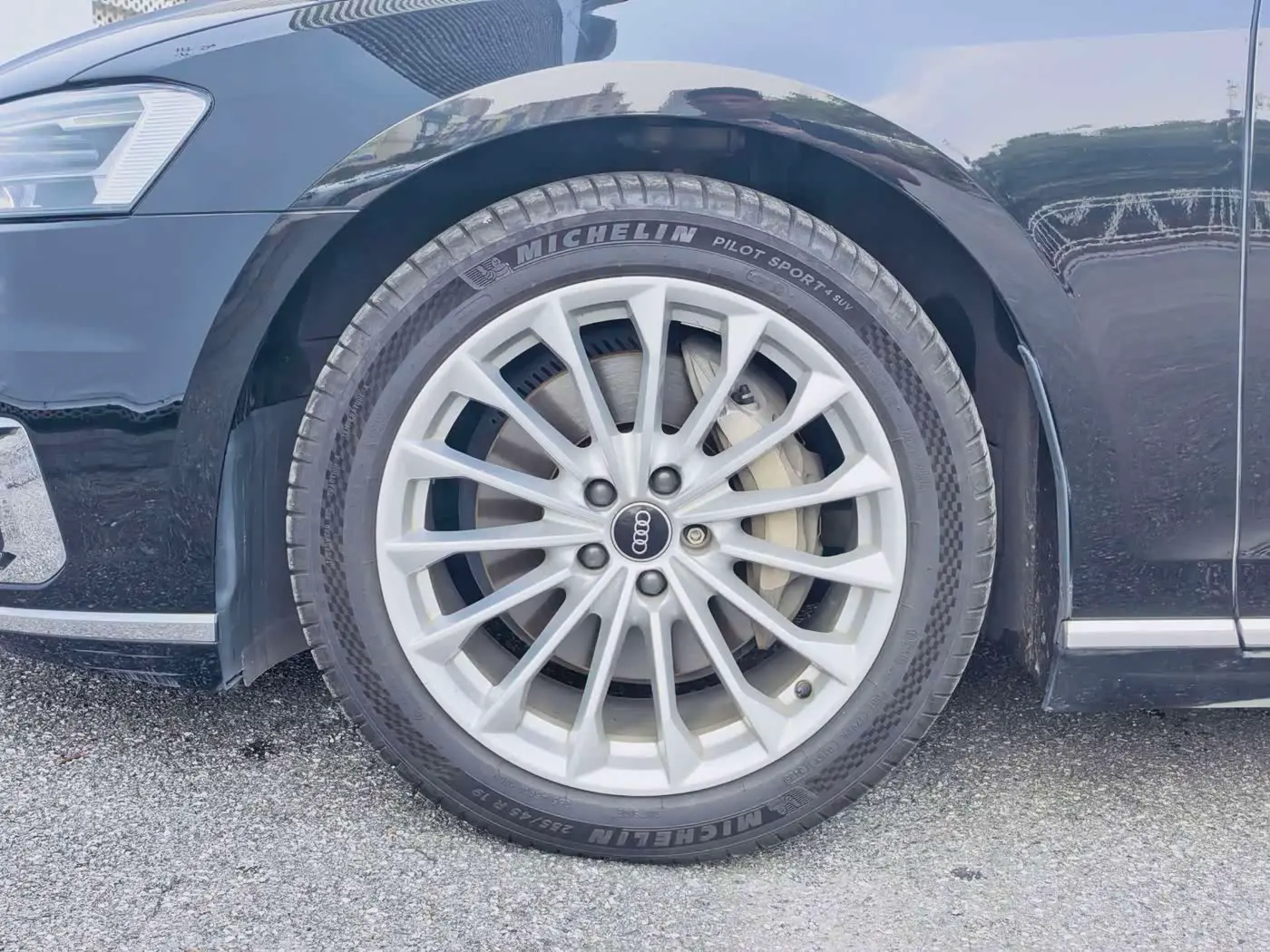 Audi A8 2022 — Photo 17/18