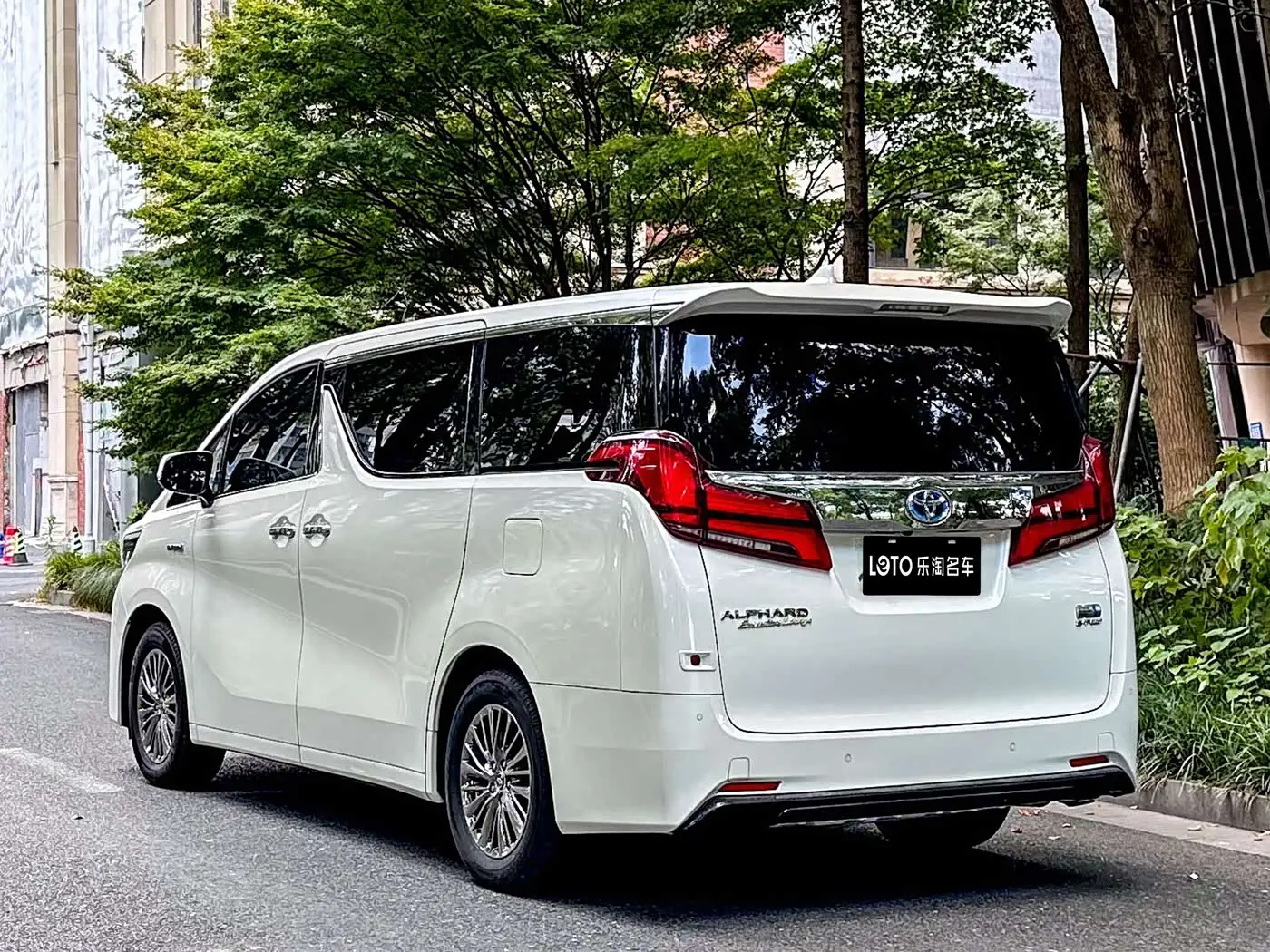 Toyota Alphard 2021 — Фото 4/18