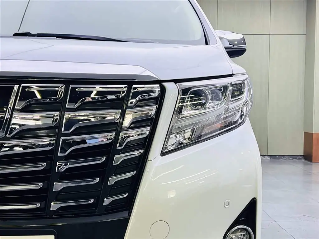 Toyota Alphard 2017 — Photo 7/17