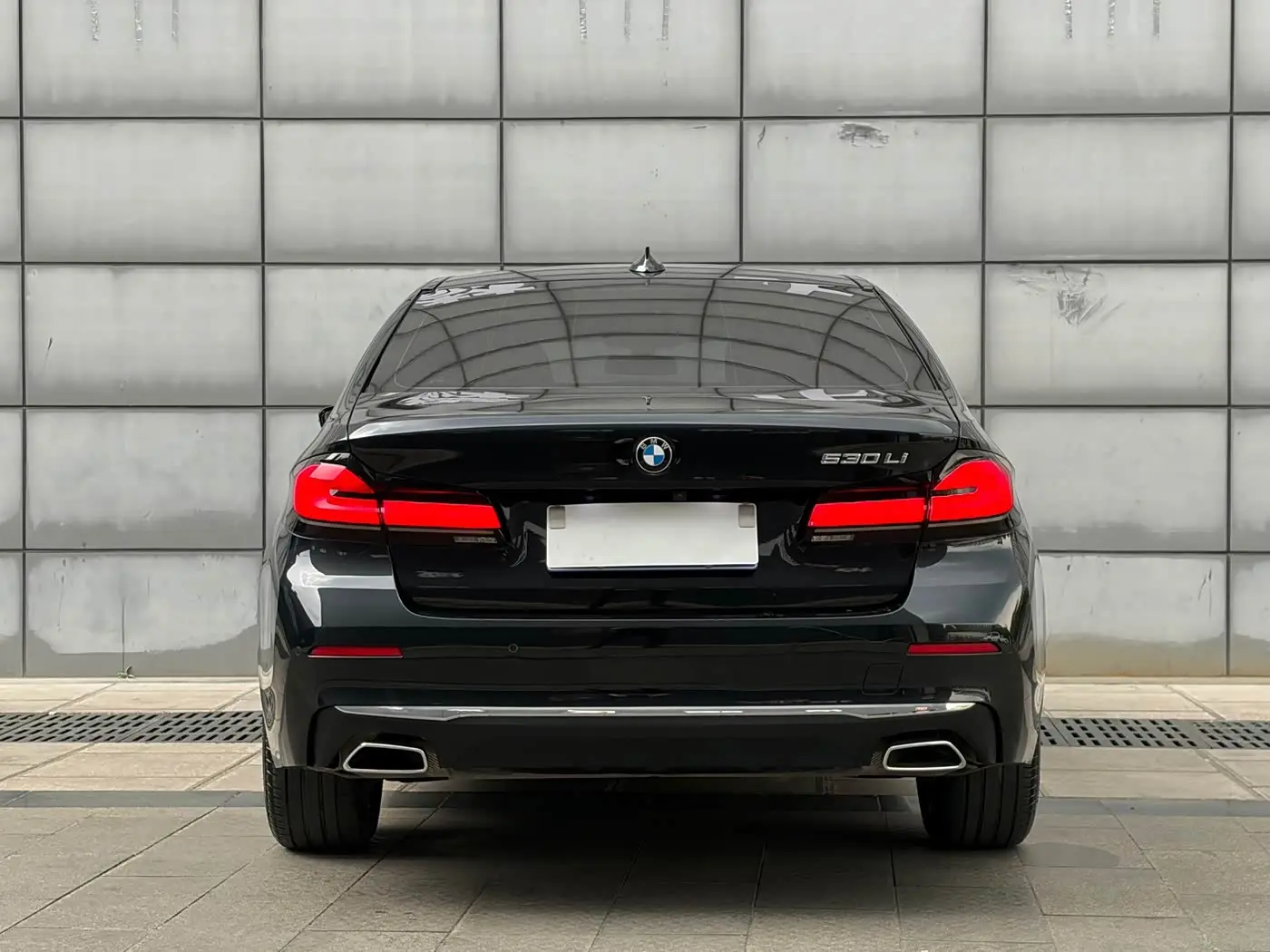 BMW 5 Series 2023 — Фото 8/20