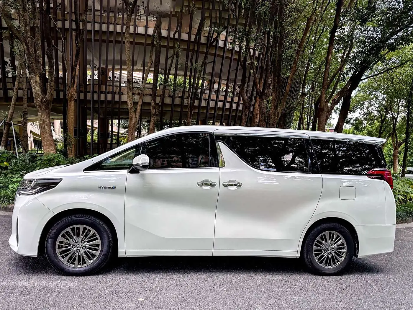 Toyota Alphard 2021 — Фото 3/18