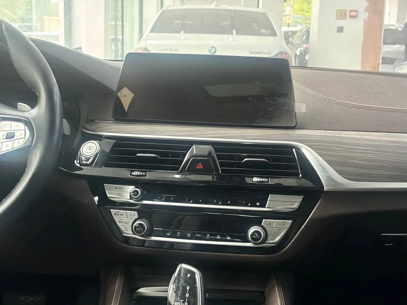 BMW 5 Series 2020 — Photo 12/20