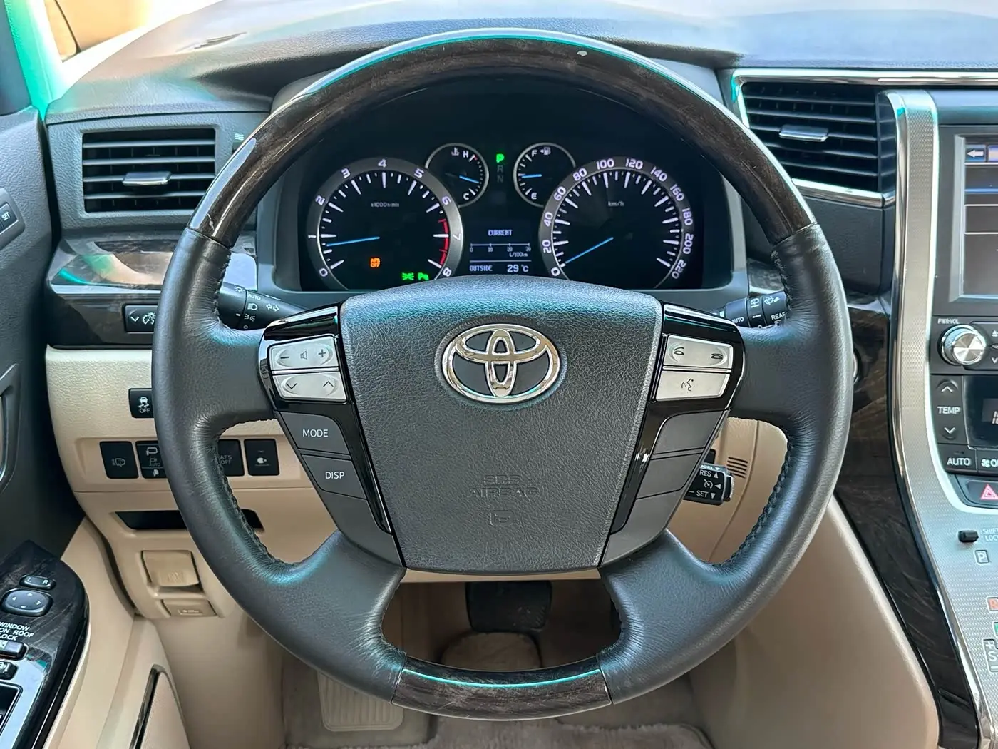 Toyota Alphard 2012 — Photo 14/20