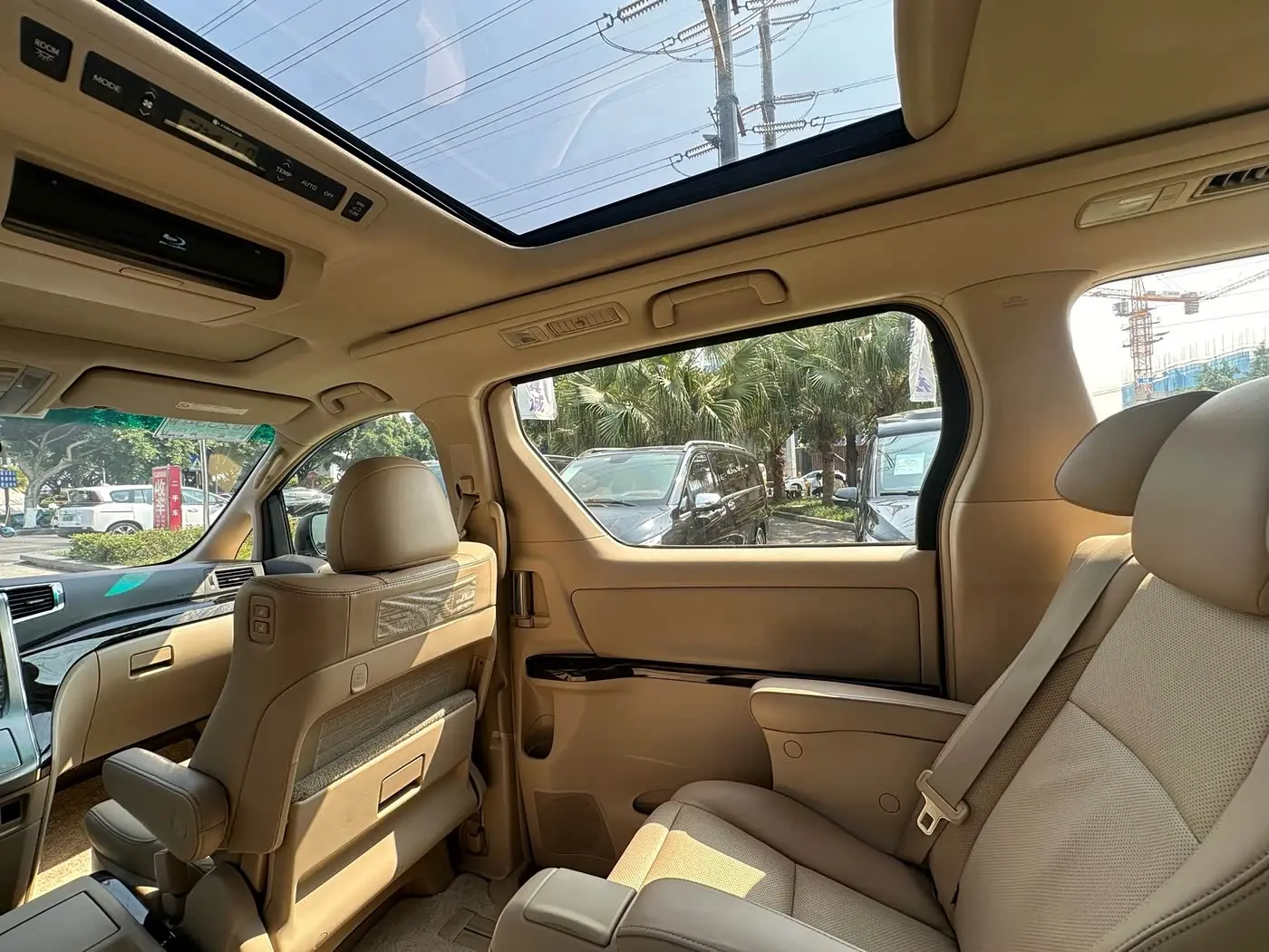 Toyota Alphard 2012 — Photo 16/20