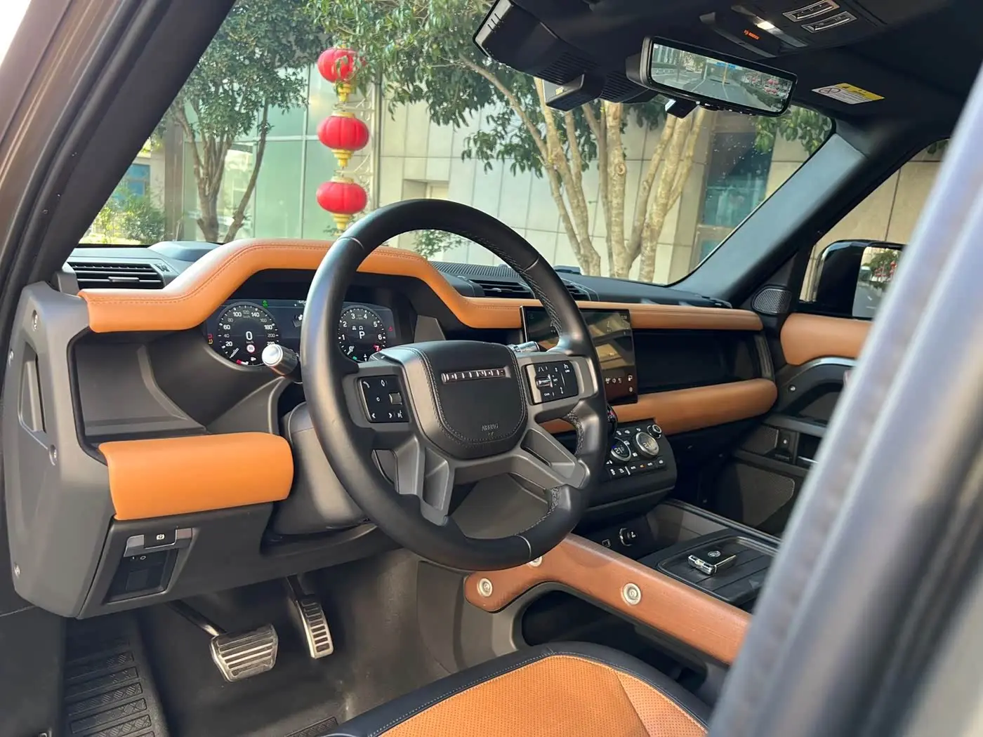Land Rover Defender 2022 — Фото 13/18