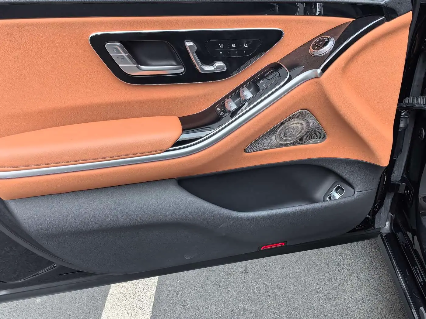 Mercedes-Benz S-Class 2023 — Photo 2/16