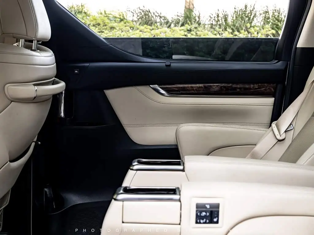 Toyota Alphard 2021 — Фото 13/16