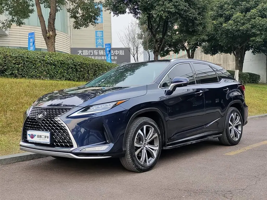 Lexus RX 2022 — Photo 1/10