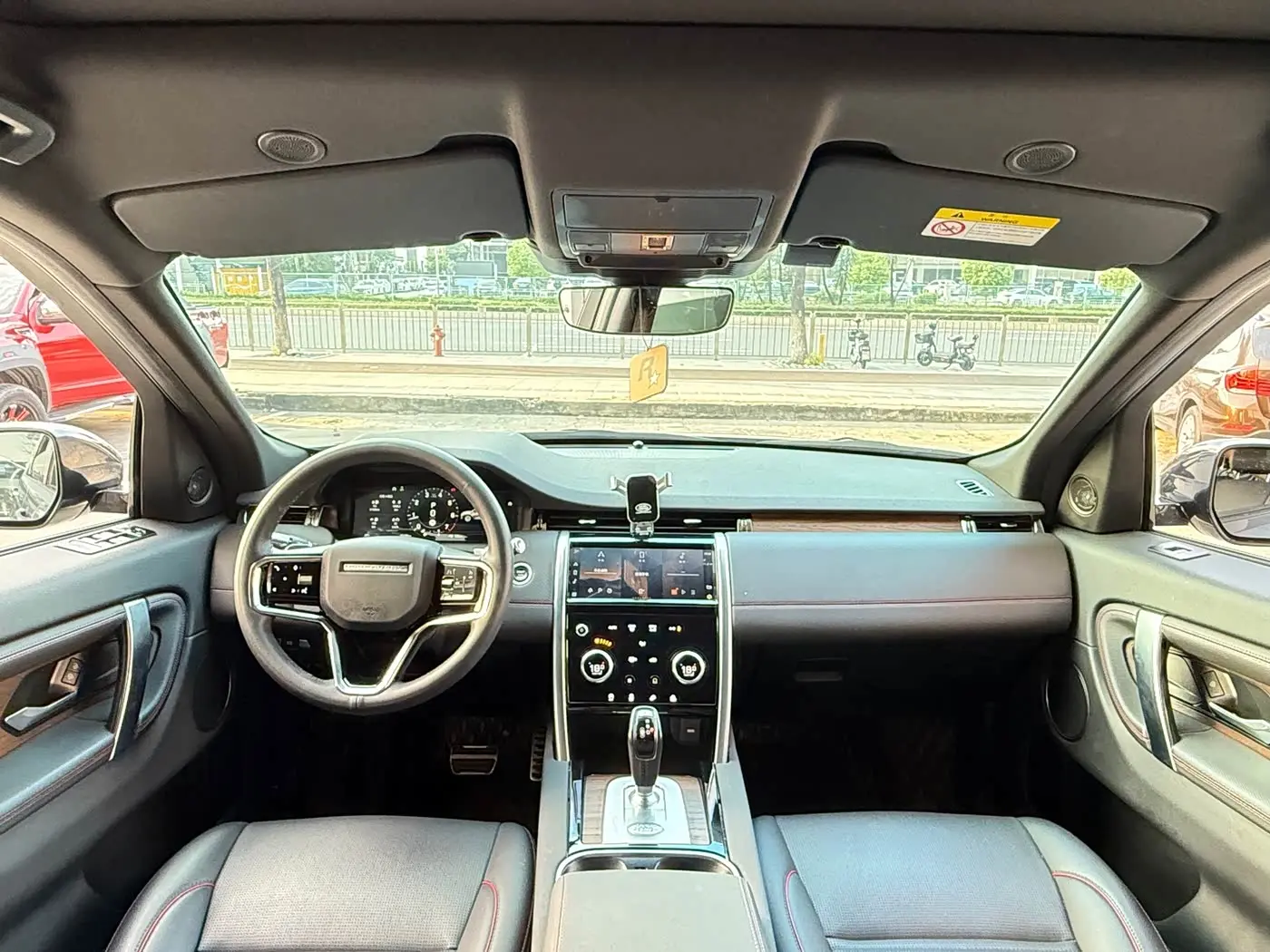 Land Rover Discovery Sport 2023 — Фото 7/14