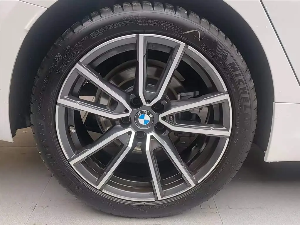 BMW 3 Series 2025 — Photo 18/18