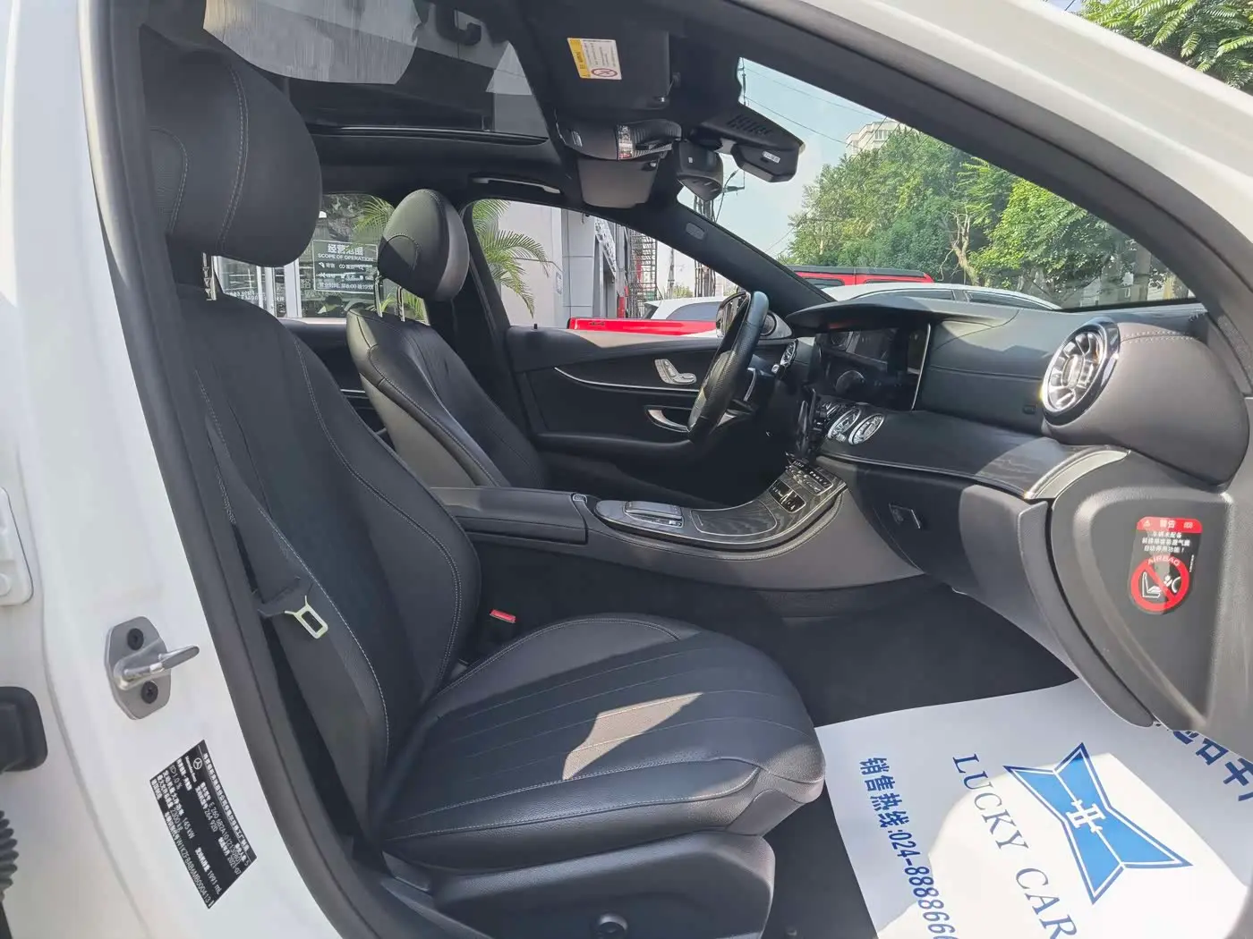 Mercedes-Benz E-Class 2022 — Photo 8/18