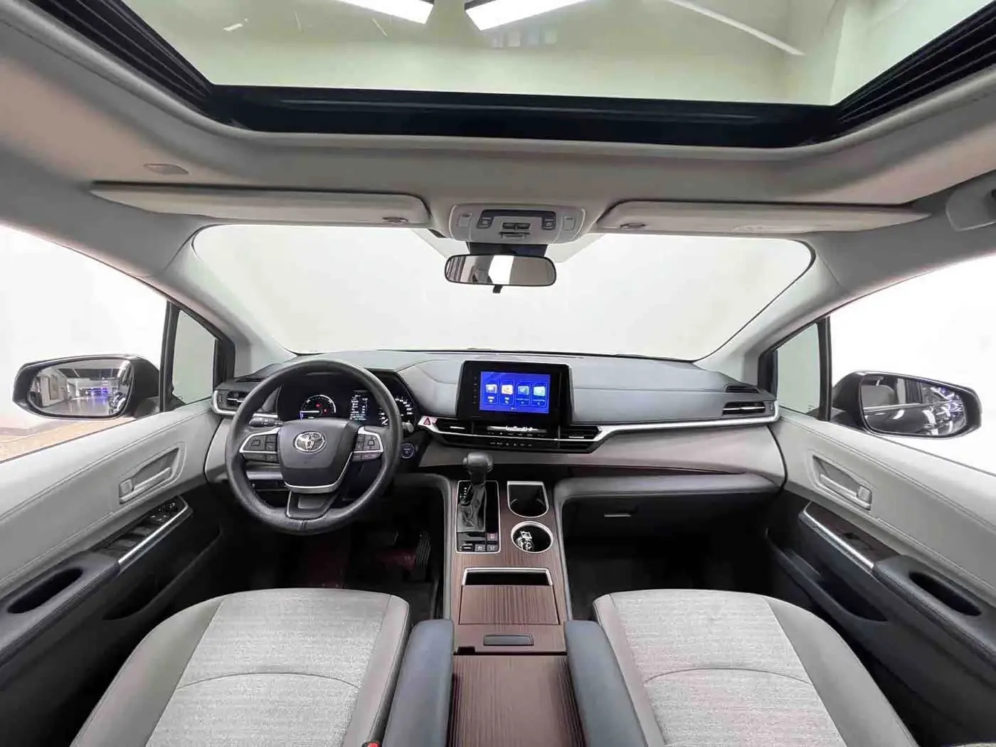 Toyota Sienna 2023 — Photo 14/20