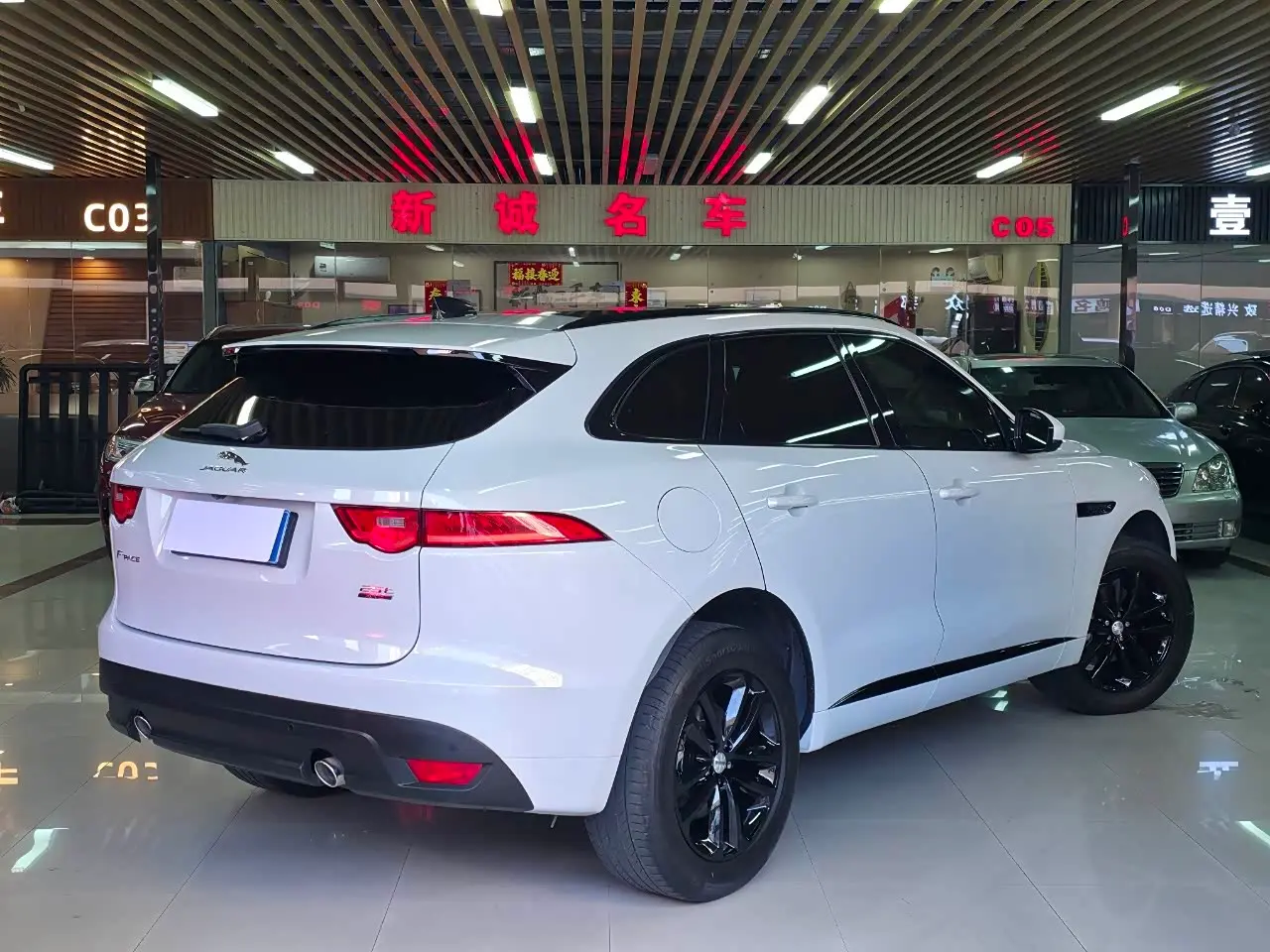 Jaguar F-PACE 2021 — Фото 6/15