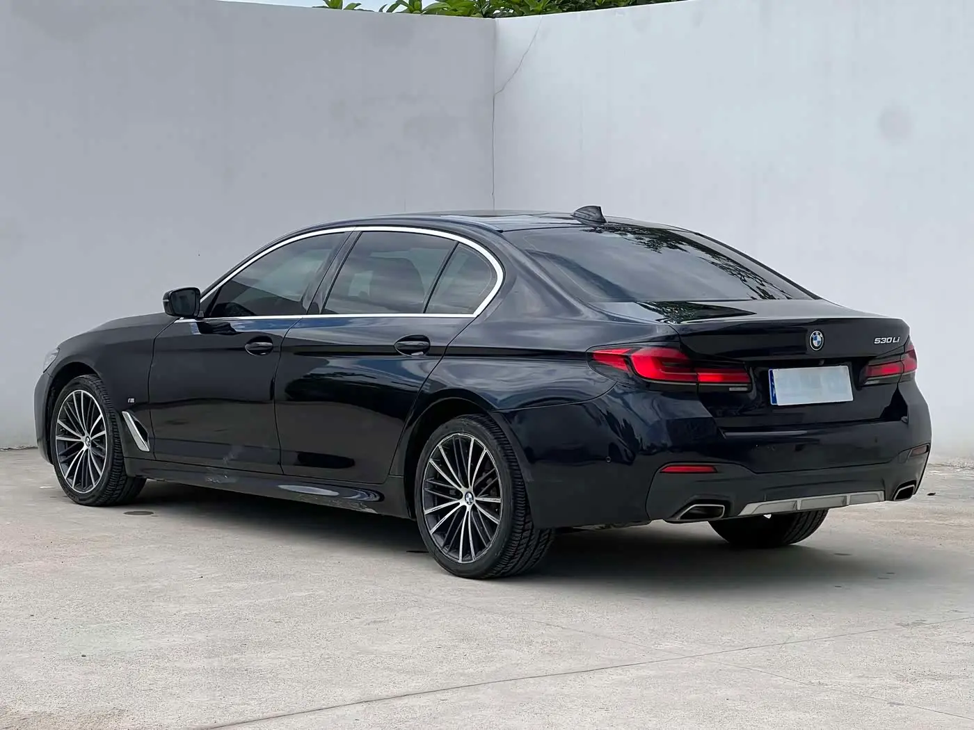 BMW 5 Series 2022 — Фото 14/15
