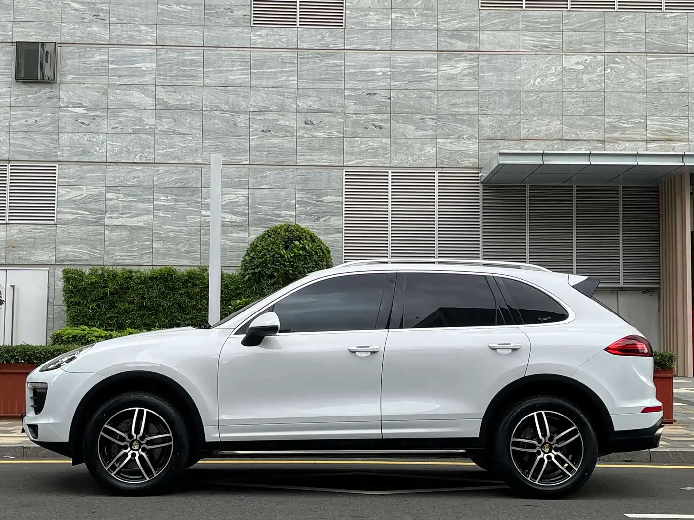 Porsche Cayenne 2016 — Фото 3/20