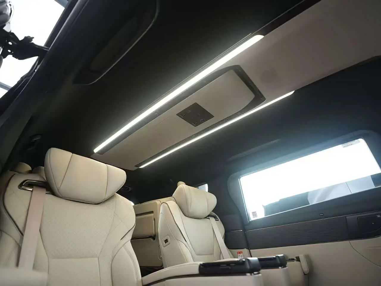 Toyota Alphard 2026 — Фото 13/16