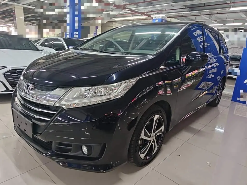 Honda Odyssey 2016 — ფოტო 1/20