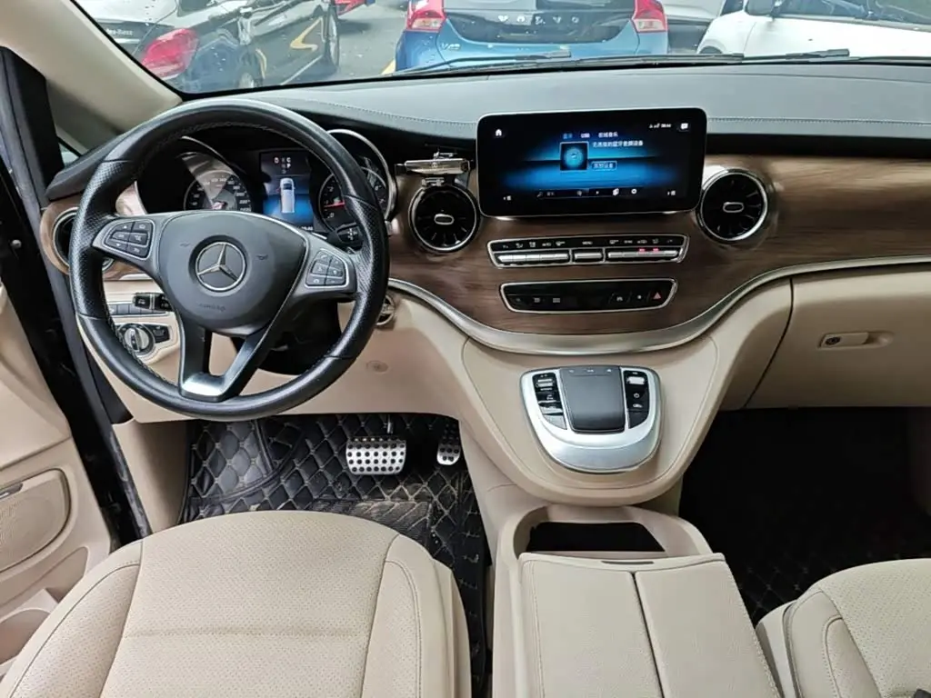 Mercedes-Benz V-Class 2021 — Photo 10/20