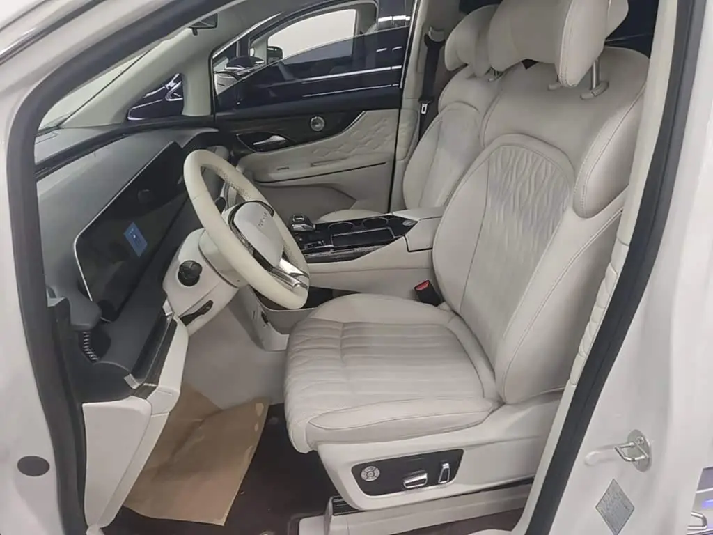 Dongfeng Fengxing Starlight V9 2024 — Фото 15/20