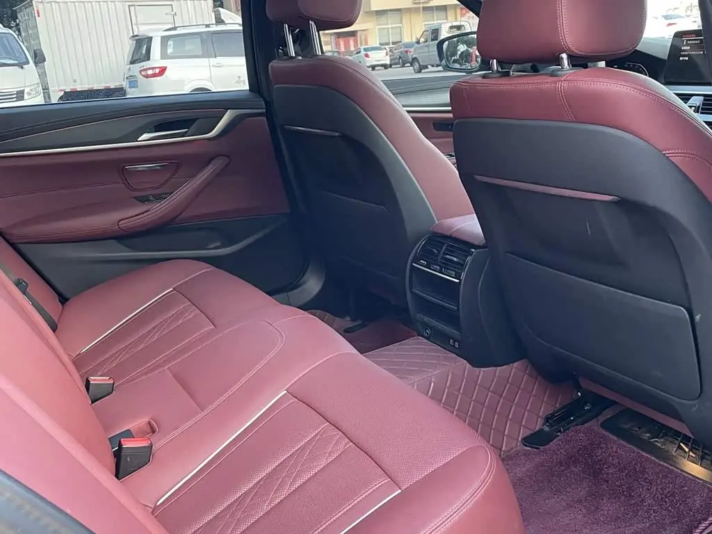 BMW 5 Series 2023 — Photo 8/20