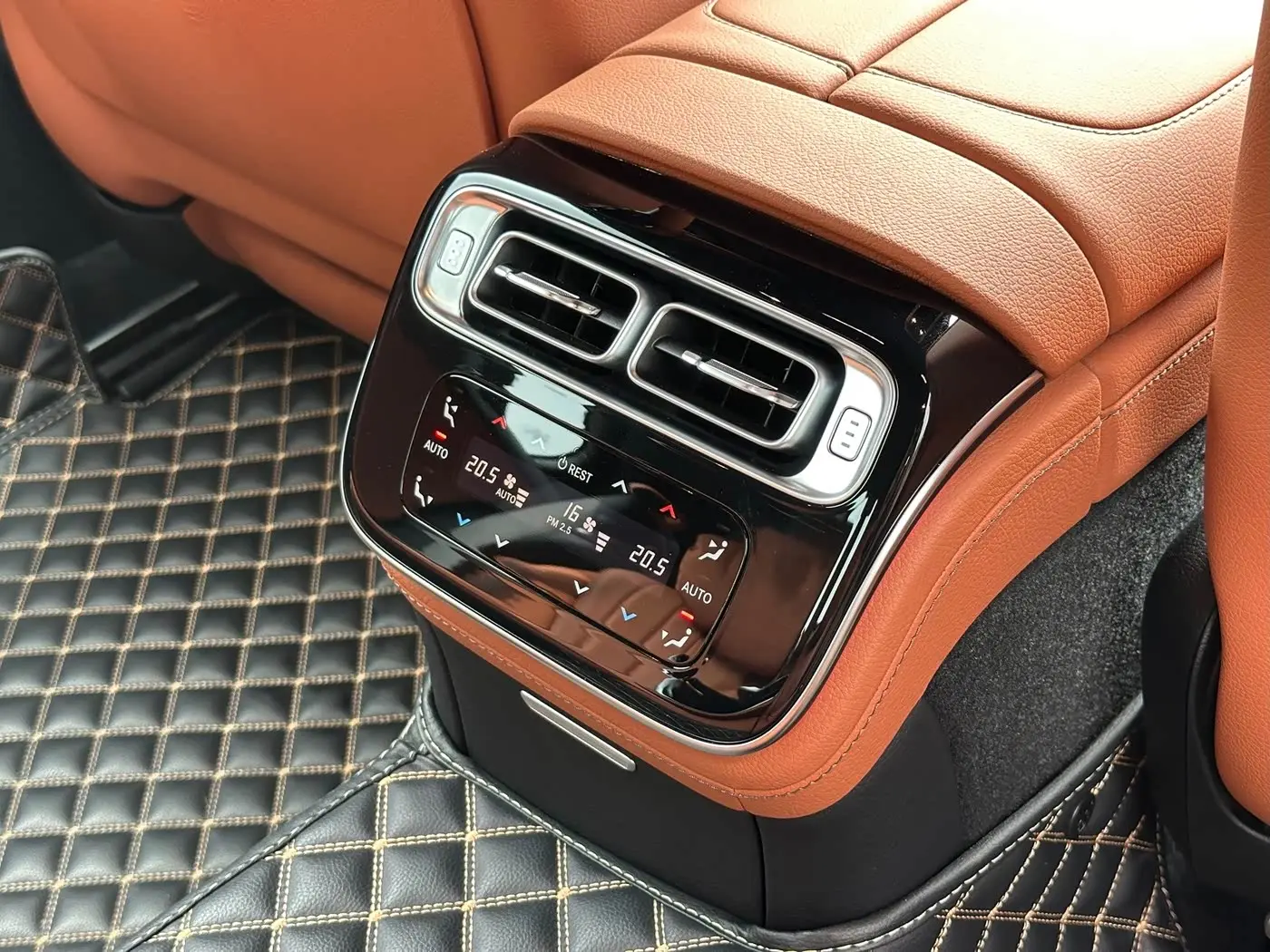 Mercedes-Benz S-Class 2022 — Photo 14/20