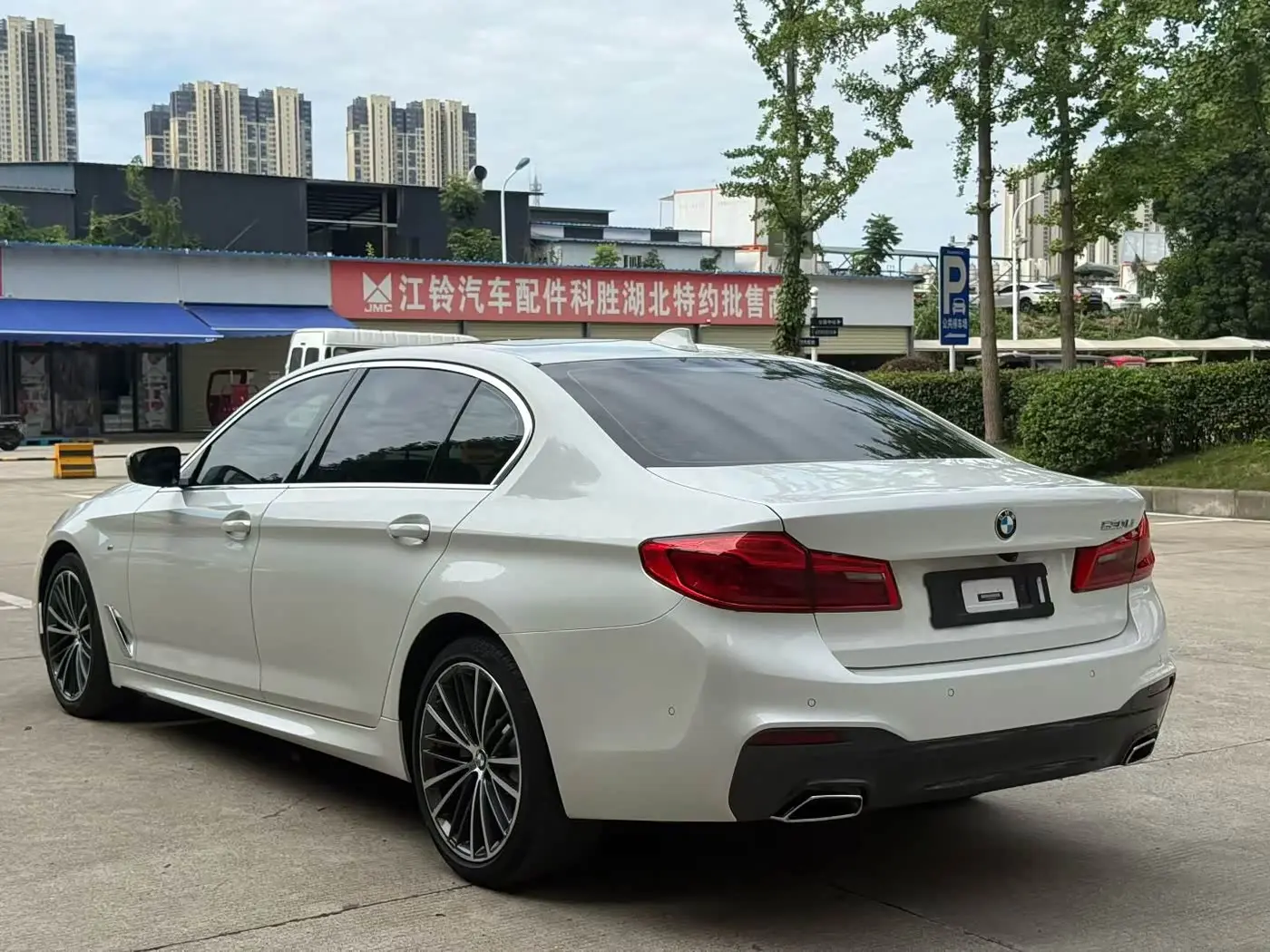 BMW 5 Series 2019 — Фото 14/16