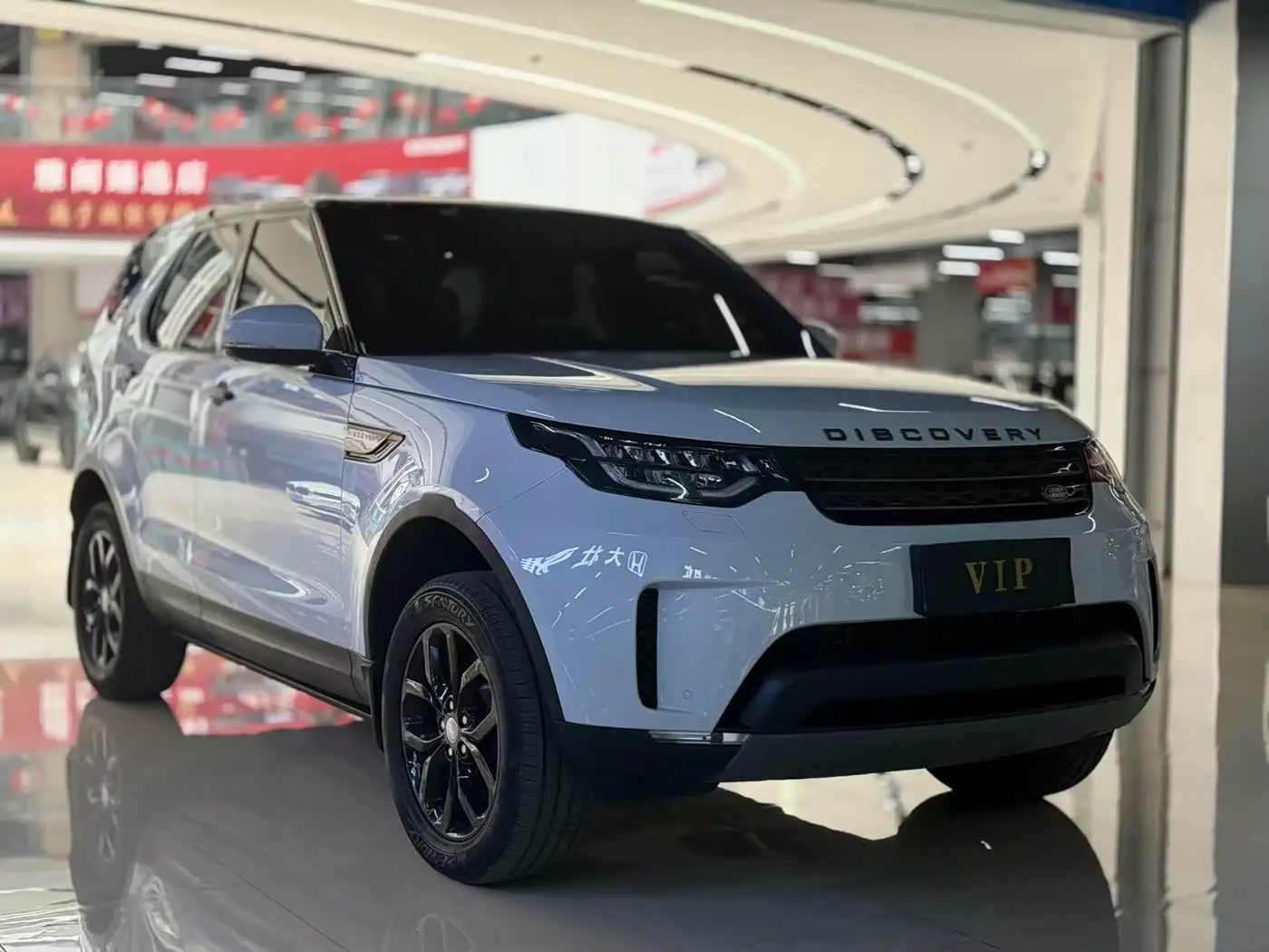 Land Rover Discovery 2017 — Фото 3/9
