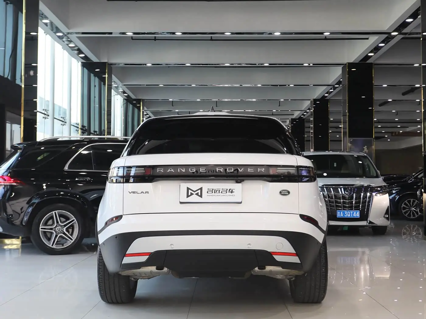 Land Rover Range Rover Velar 2024 — Photo 16/17