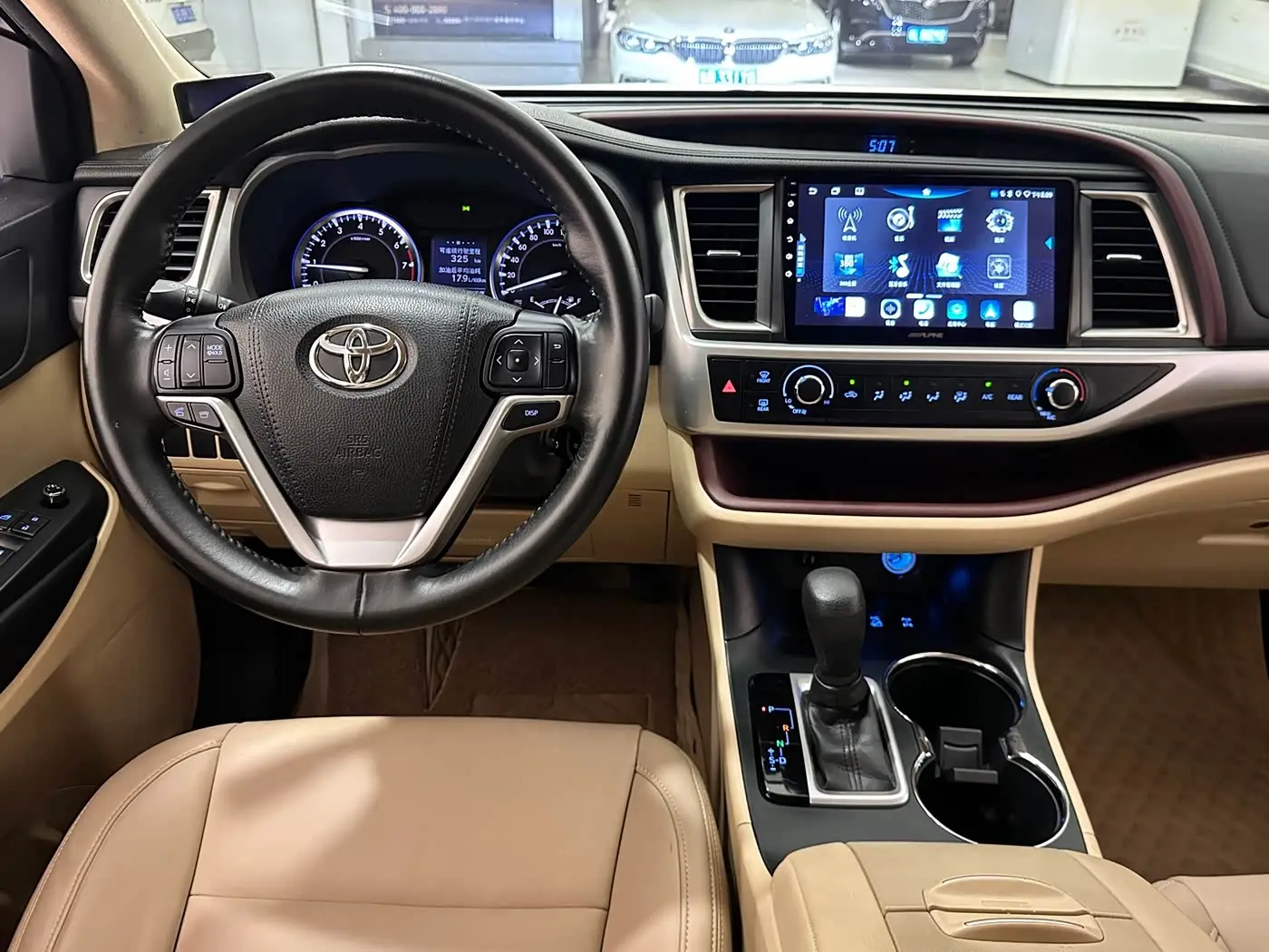 Toyota Highlander 2016 — Photo 14/17