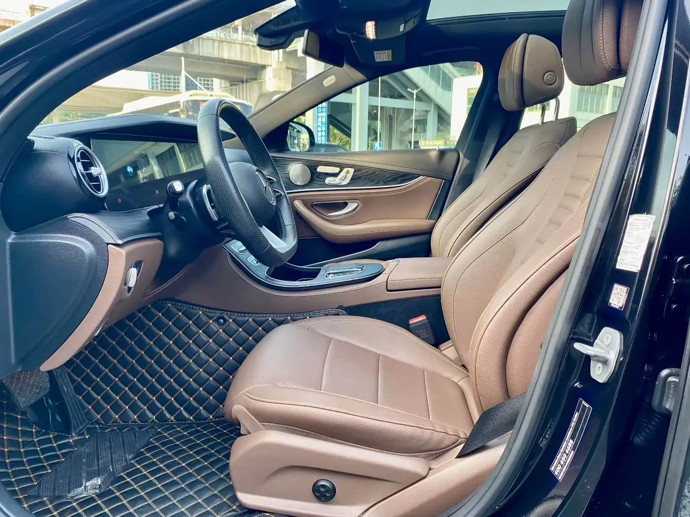 Mercedes-Benz E-Class 2023 — Photo 9/9