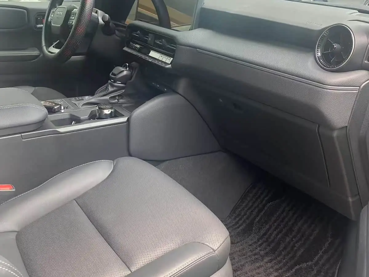 Toyota Prado 2025 — Photo 7/19