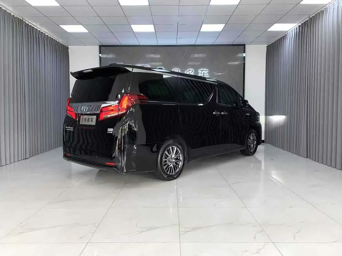 Toyota Alphard 2019 — Photo 6/20