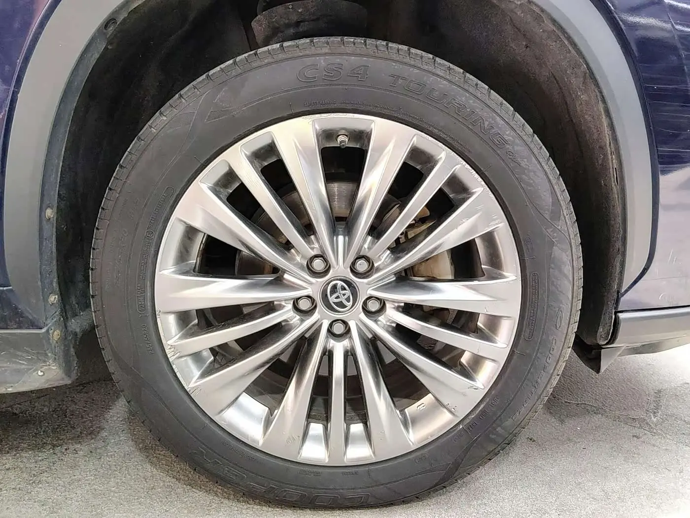 Toyota Highlander 2021 — Photo 17/18