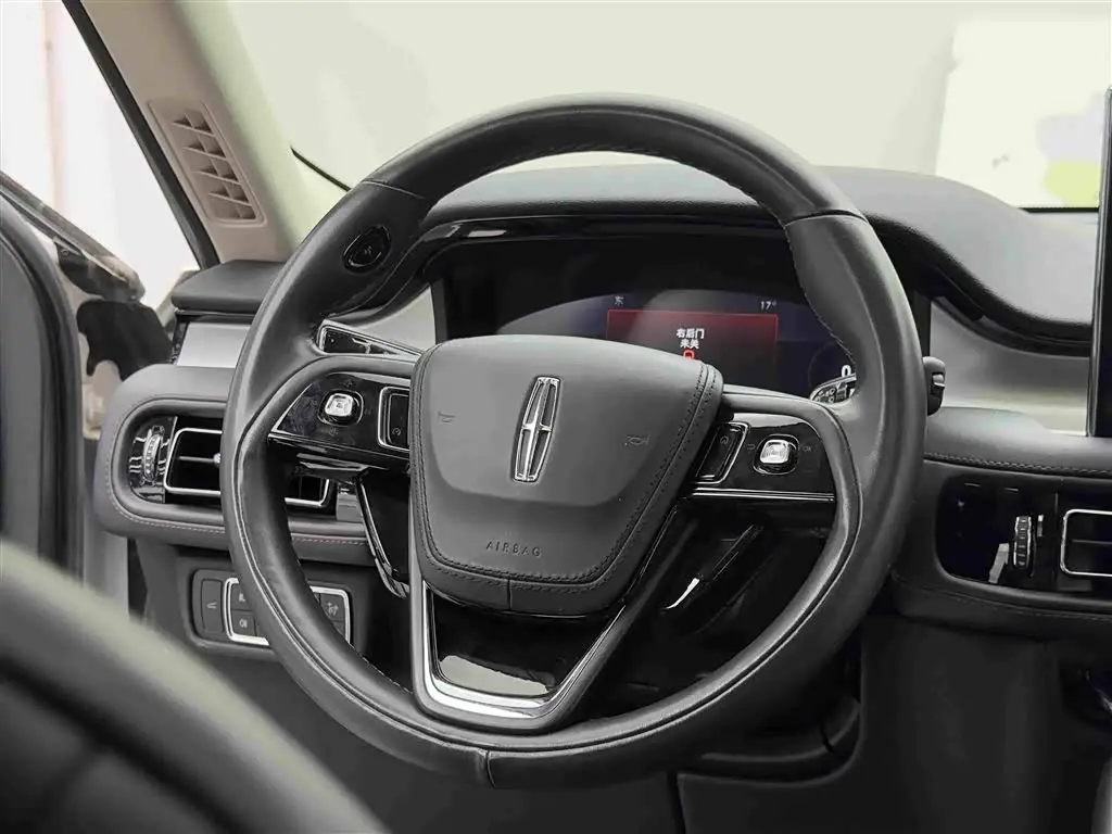 Lincoln Aviator 2023 — Photo 12/18