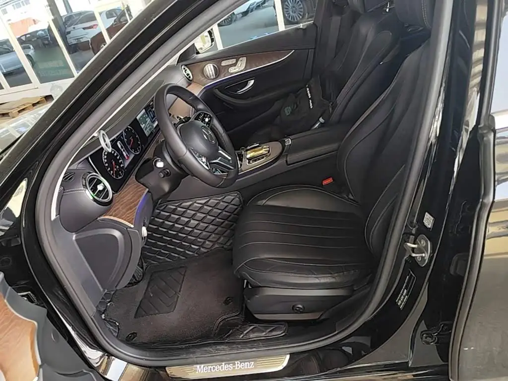 Mercedes-Benz E-Class 2020 — Фото 14/19