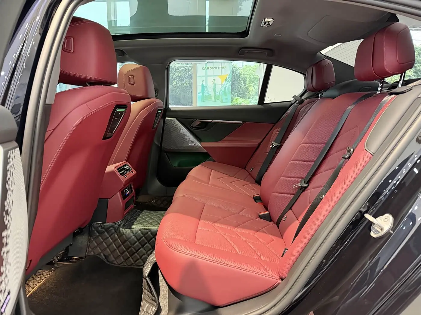 BMW 5 Series 2025 — Photo 18/20