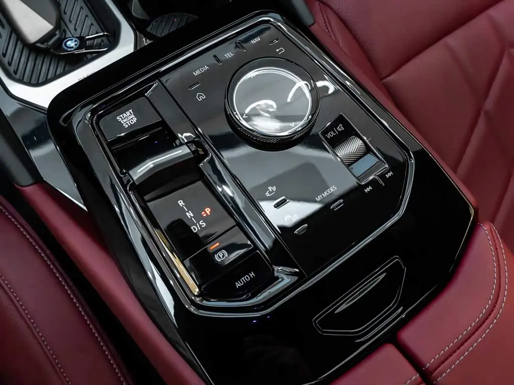 BMW 5 Series 2024 — Фото 19/20