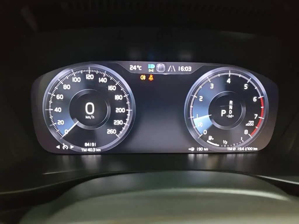 Volvo XC40 2020 — Фото 8/20