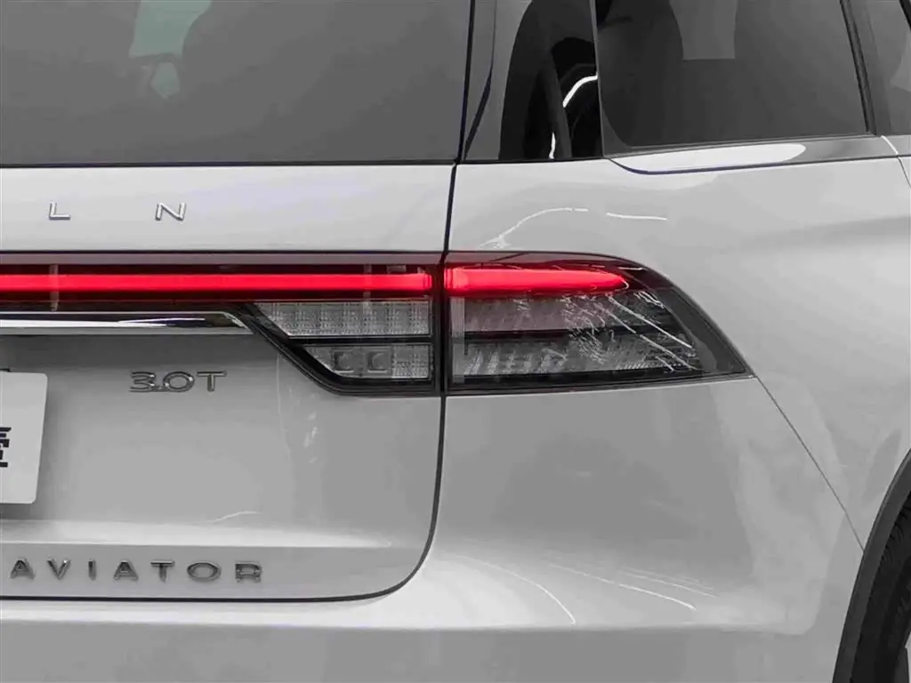 Lincoln Aviator 2023 — Photo 18/18