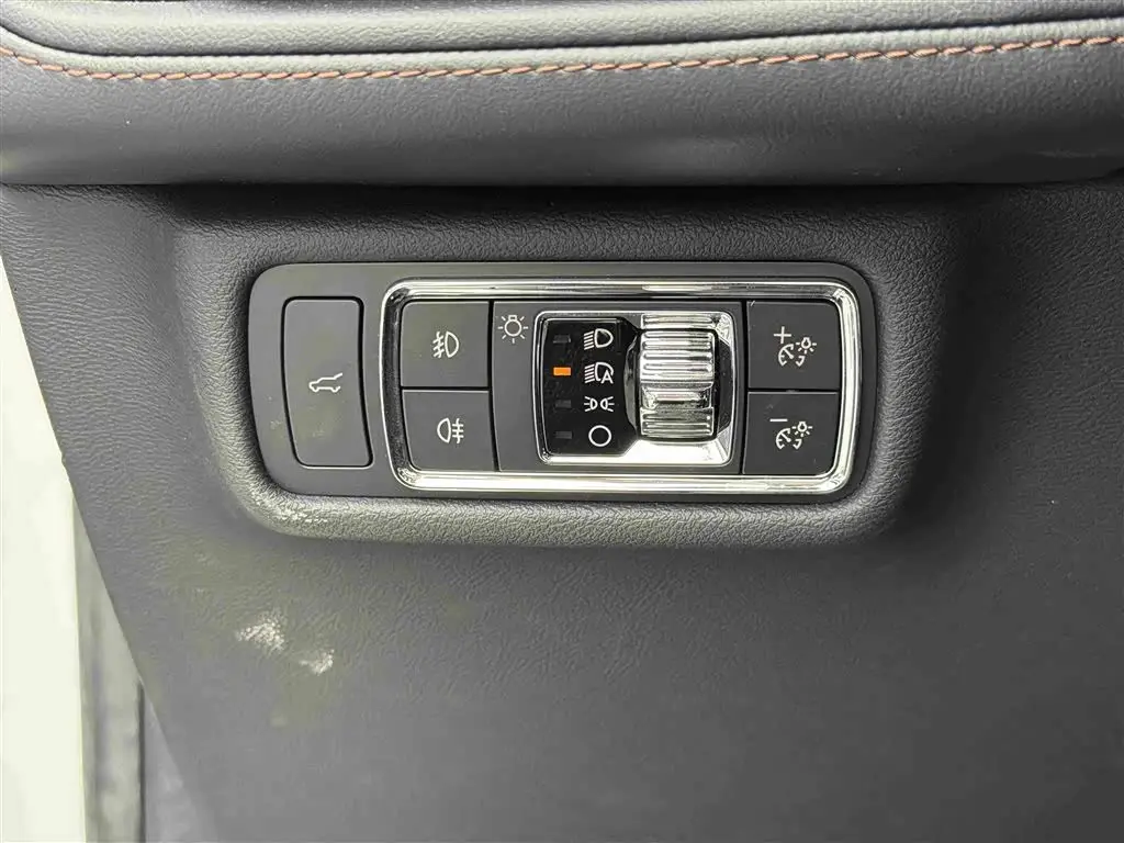 Lincoln Aviator 2023 — Photo 15/18