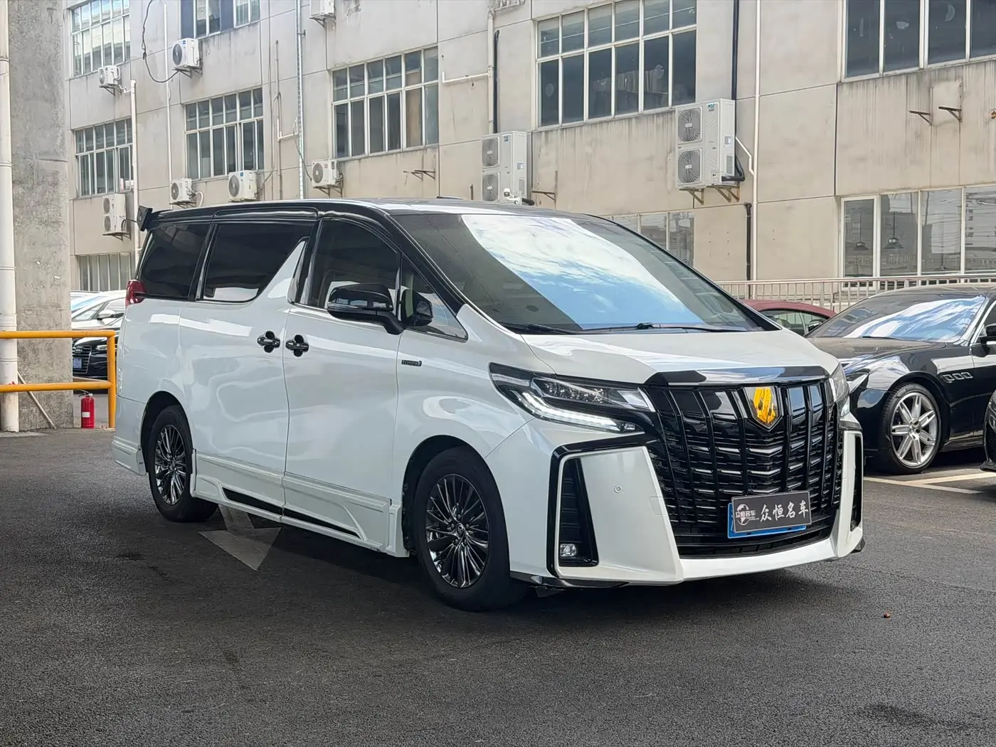 Toyota Alphard 2017 — Photo 3/20