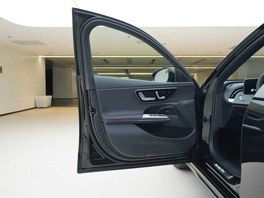 Mercedes-Benz E-Class 2024 — Photo 15/19